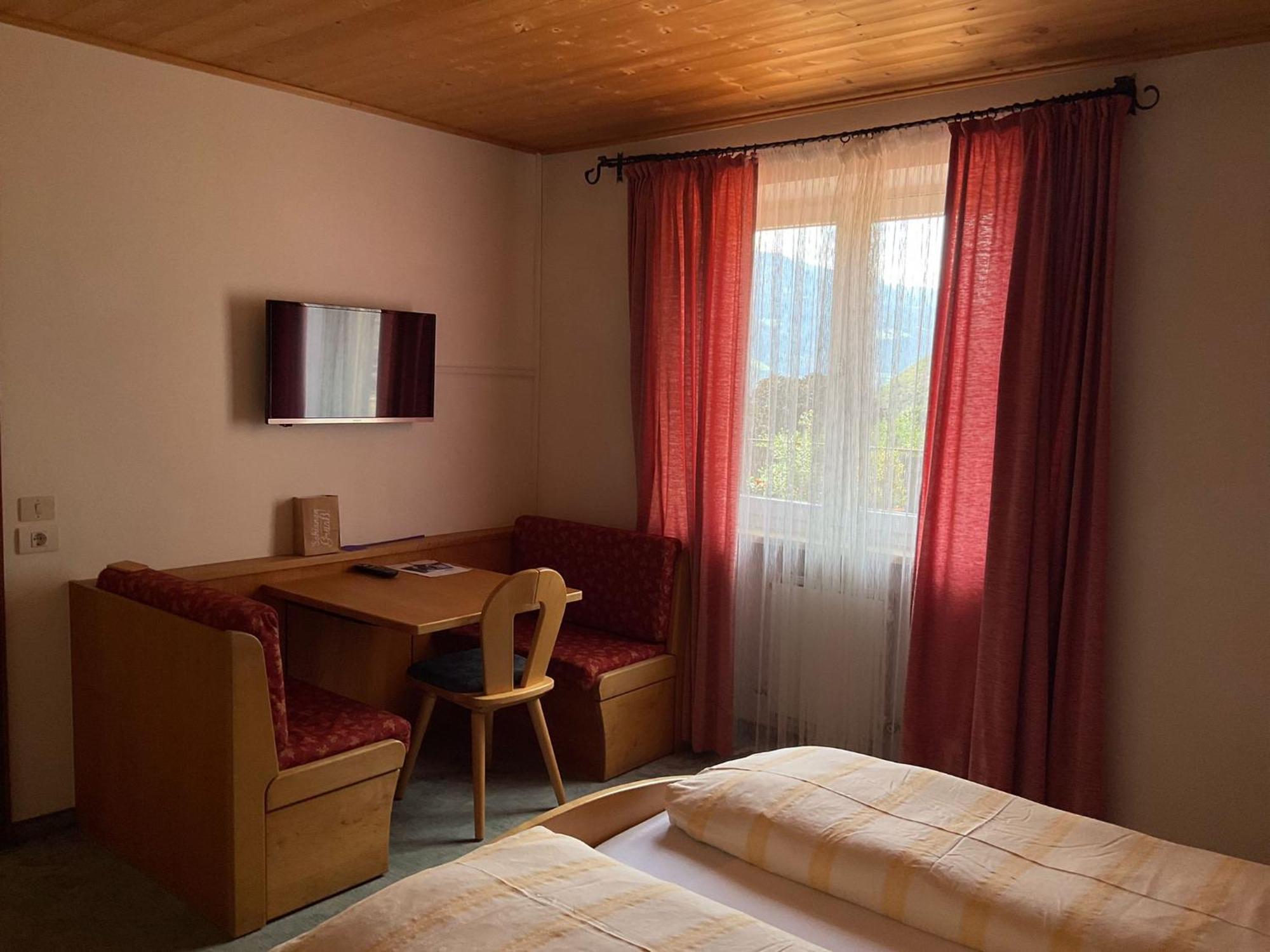 Garni Rika Bed & Breakfast Parcines Bagian luar foto