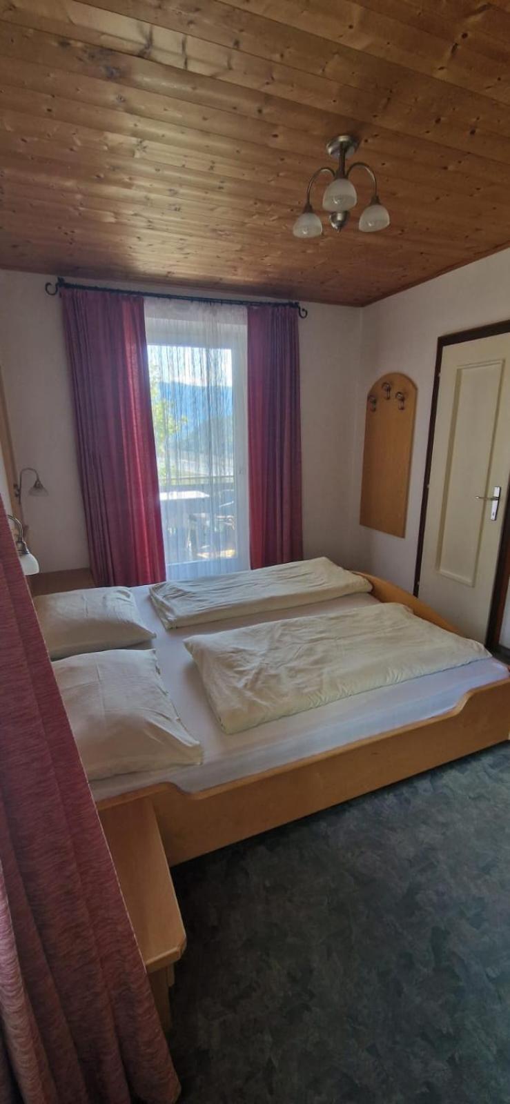 Garni Rika Bed & Breakfast Parcines Bagian luar foto