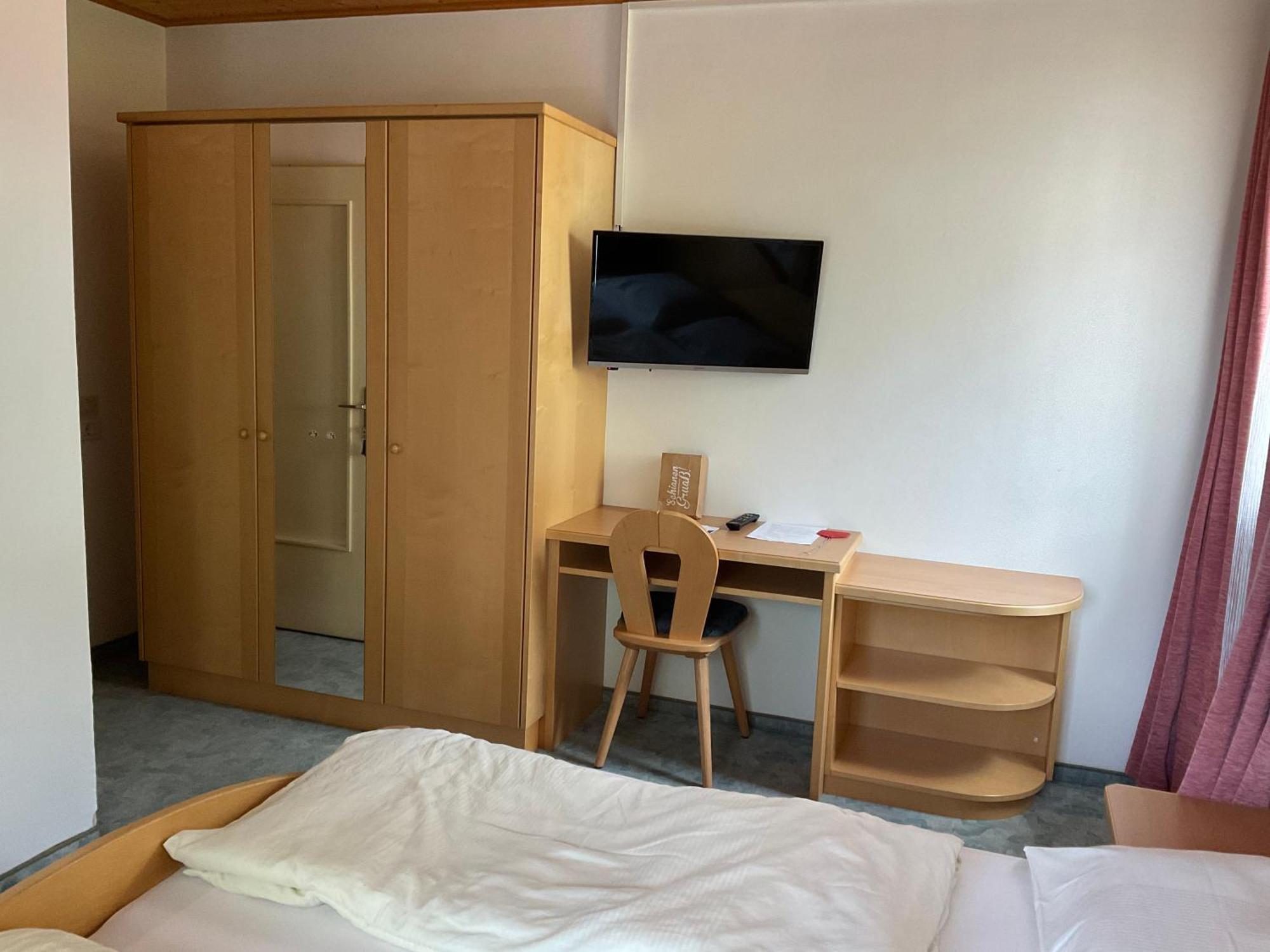 Garni Rika Bed & Breakfast Parcines Bagian luar foto